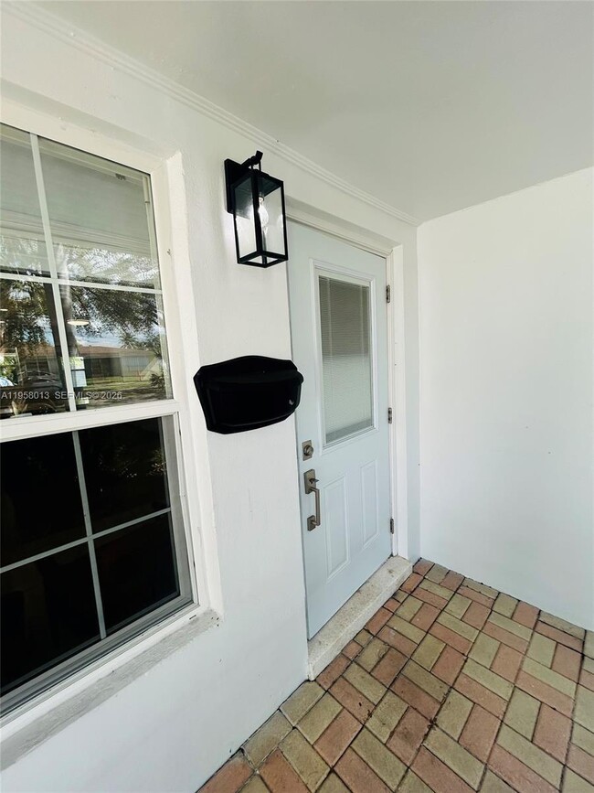 Building Photo - 1729 N 16th Ct