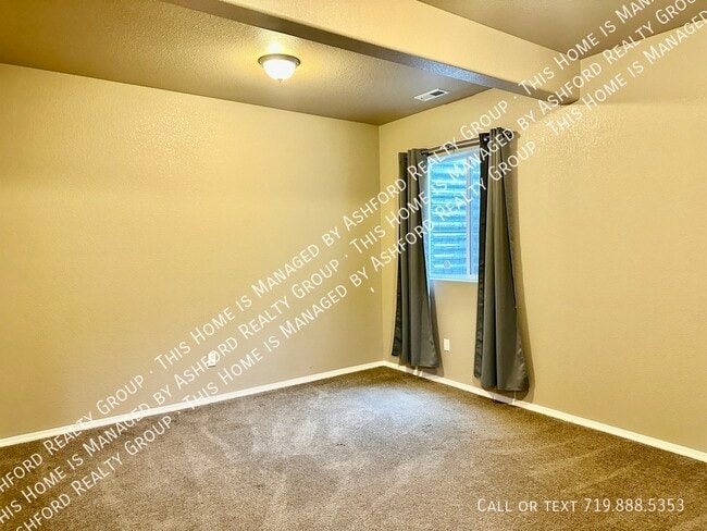 Building Photo - 2515 Hannah Ridge Dr