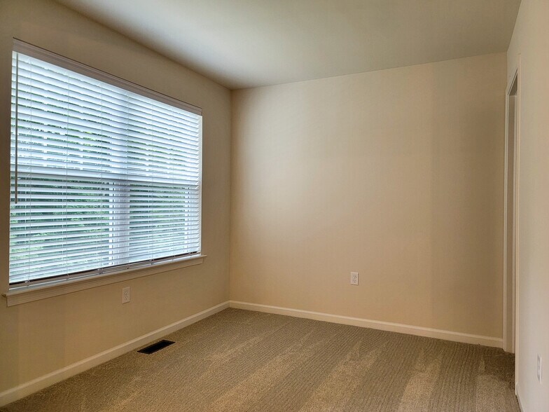 Building Photo - 93 Beech Tree Ct