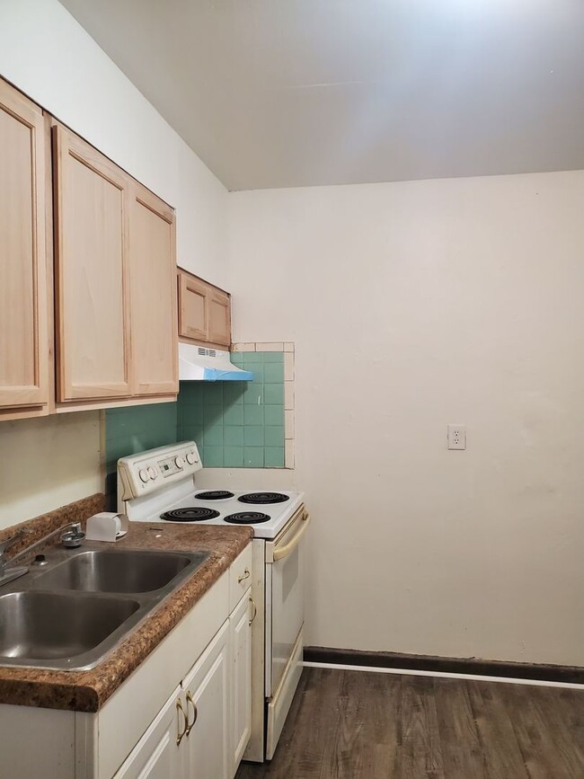 Building Photo - Chesapeake: 2 bedroom 1 bath Duplex in Gre...