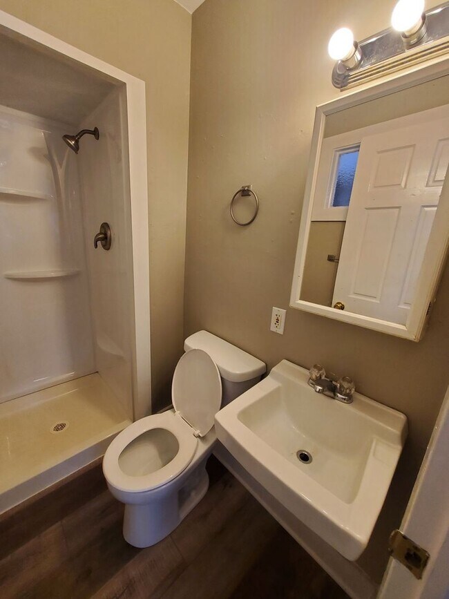 Interior Photo - 800 E Chambers St./3010 N Fratney St. (6 Unit)