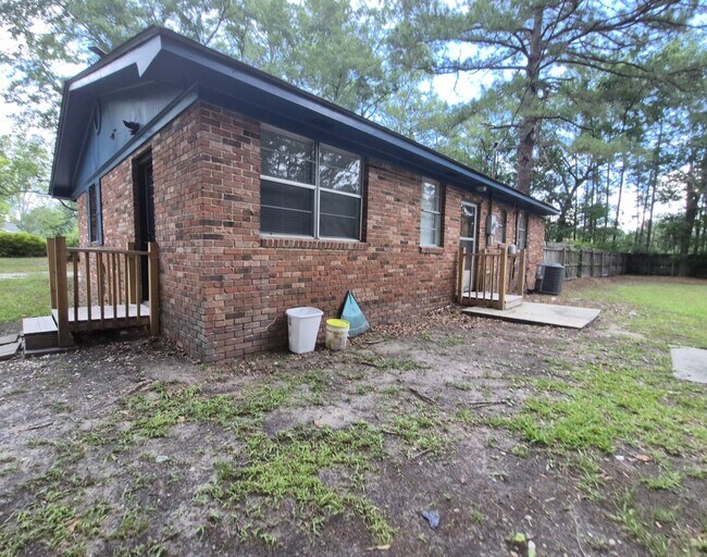 Building Photo - 111 Becky St