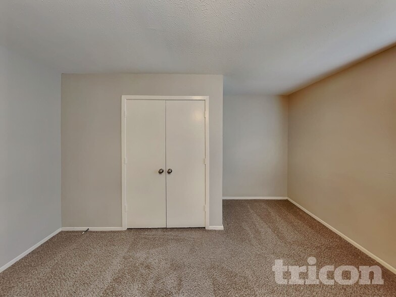 Building Photo - 1555 Willowbrook St