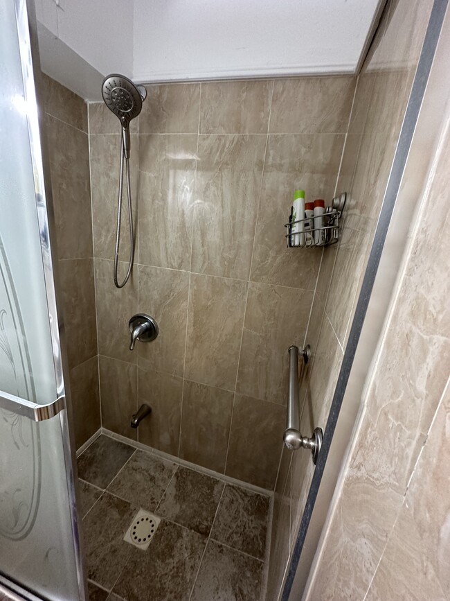 Shower - 199 Tulip Ave