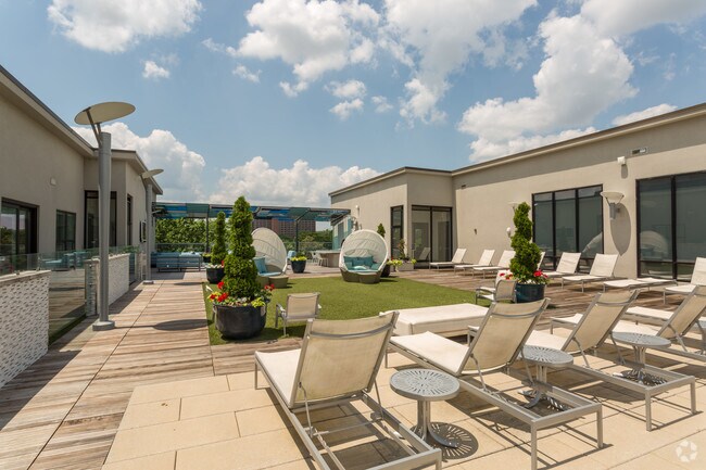 Building Photo - Infinity at the Park