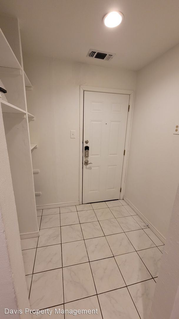 Building Photo - 5 br, 3 bath House - 3637 NORTHAVEN RD.