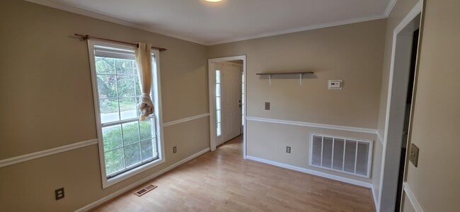 Building Photo - 2180 Riverway Dr