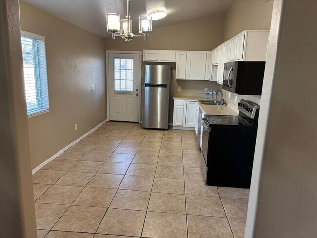 Building Photo - Charming 3BR House in Phoenix