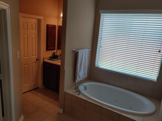 Building Photo - 13401 Indigo Sands Dr