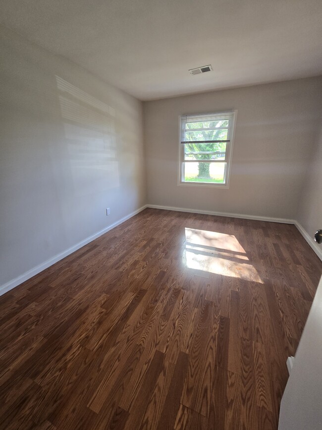 Building Photo - 996 Brookcrest Dr