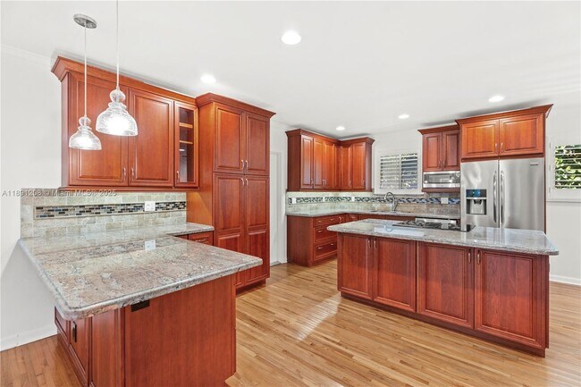 Building Photo - 605 Altara Ave