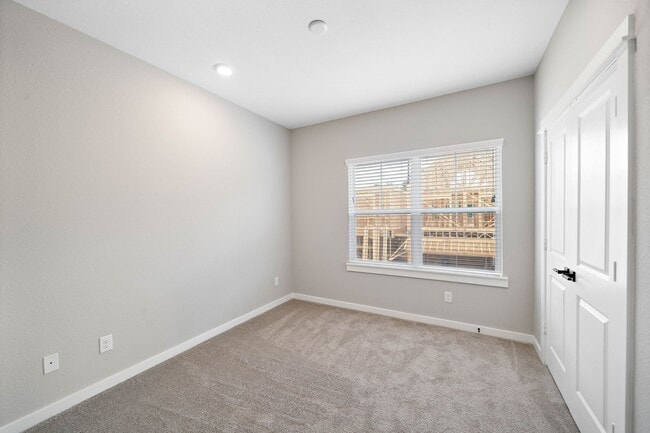 Building Photo - 8474 Berry Green Ln