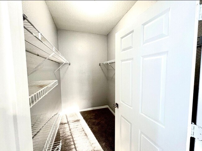 Building Photo - 819 Grand Regency Pointe