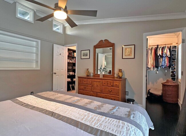 Building Photo - 525 NE 27th St