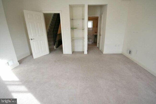 Building Photo - 219 Hermitage St