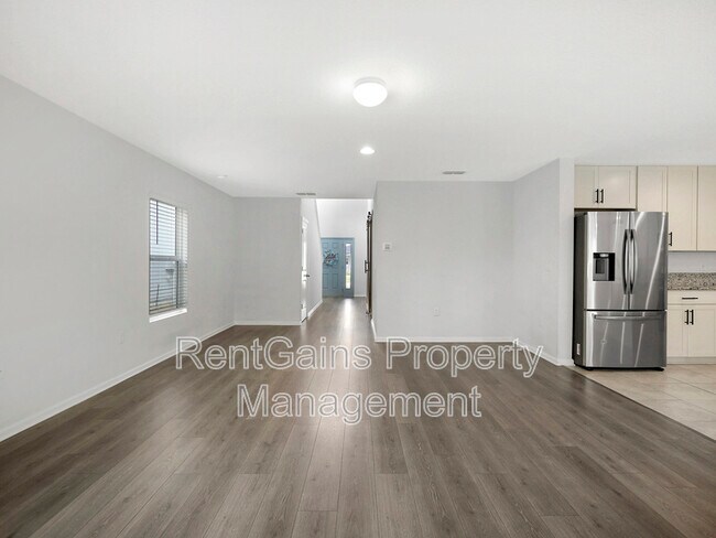 Building Photo - 597 Meadow Ridge Dr