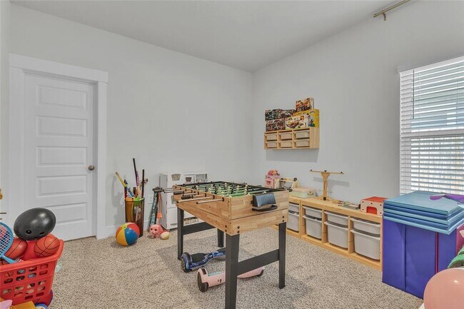 Building Photo - 5531 Blake Ln