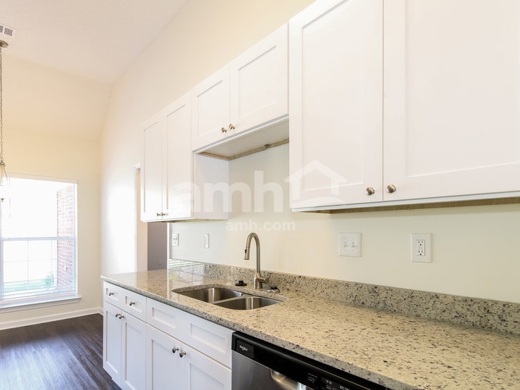 Building Photo - 2458 Baird Dr