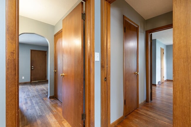 Building Photo - Adorable 4 bedroom | 2 bathroom | 2 car ga...
