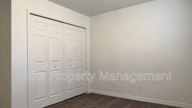 Building Photo - 163 S Stardust Cir