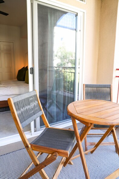 Building Photo - 2419 Fifth Ave