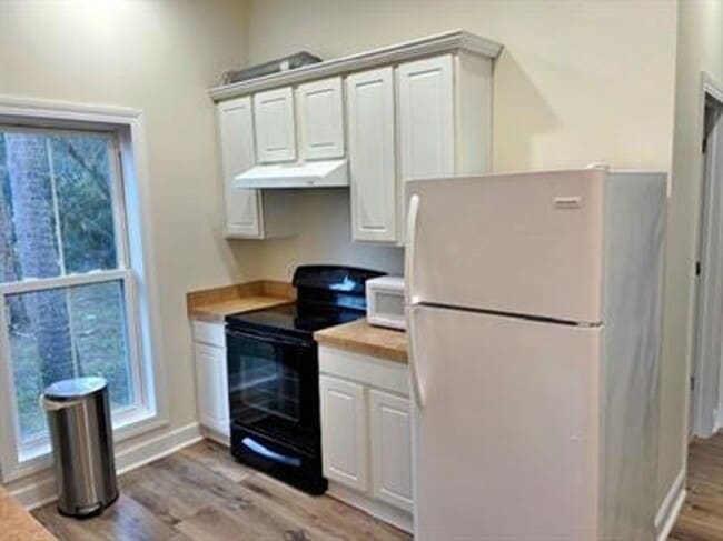 Building Photo - ***BEAUTIFUL QUAINT HOME NEAR MAYRIVER***