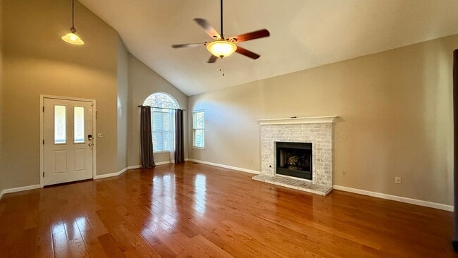 Building Photo - Northwest Colorado Springs Gem Near Trails...