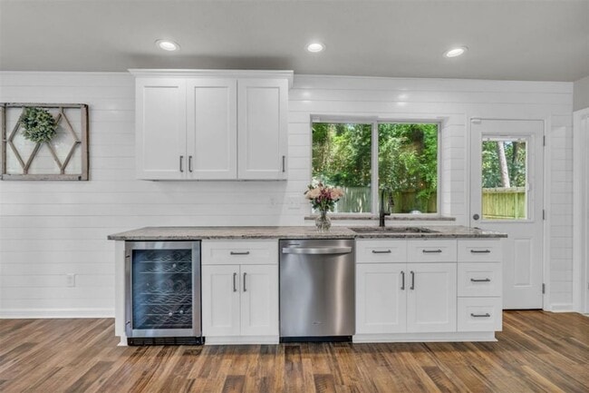 Building Photo - 25 Hornbill Ct