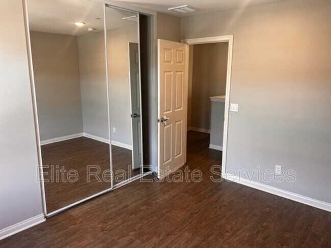 Building Photo - 8696 Camden Dr