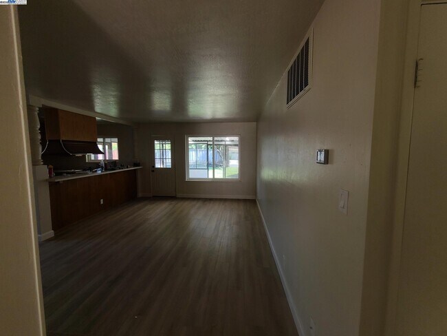 Building Photo - 1829 Rosetree Ct