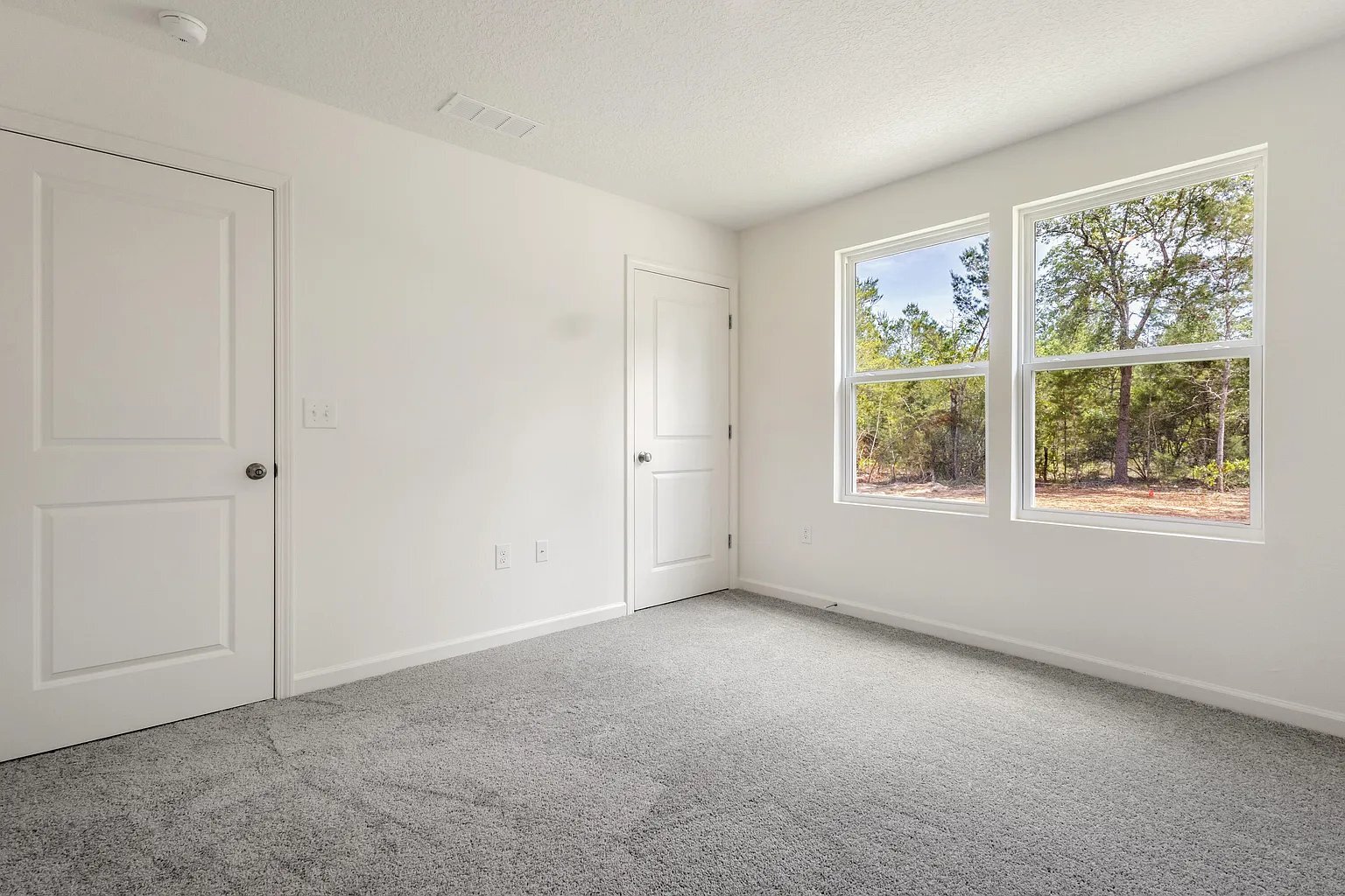 Building Photo - 552 Brookside Dr
