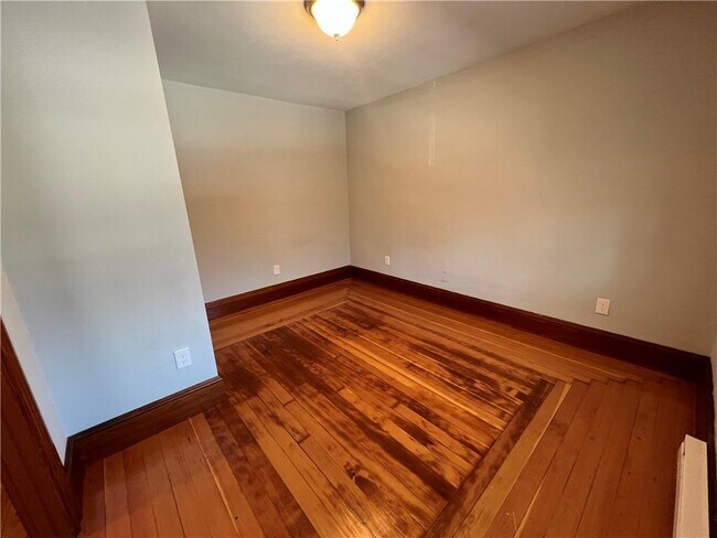 Building Photo - 274 Waterman Ave