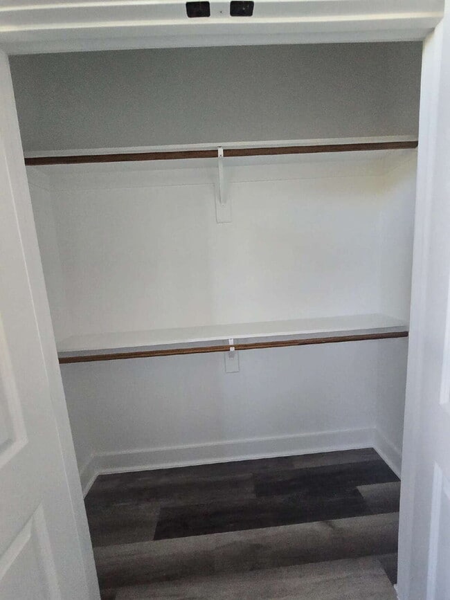 Building Photo - "New 3-Bed Oasis with Quartz Finishes and Modern Look!