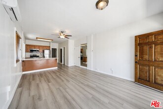 Building Photo - 5754 Melrose Ave