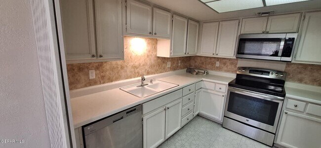 Building Photo - 6617 Dawn Dr