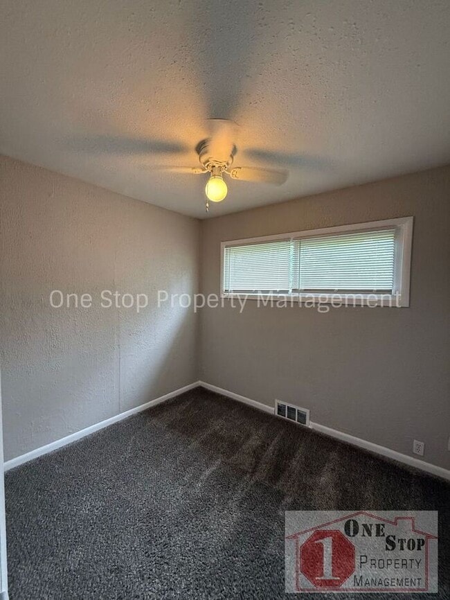 Building Photo - 3 bedroom, 1 Bathroom Home in Kansas City!!