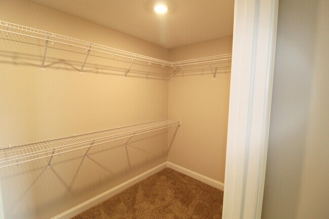 Building Photo - 6083 Forest Dr