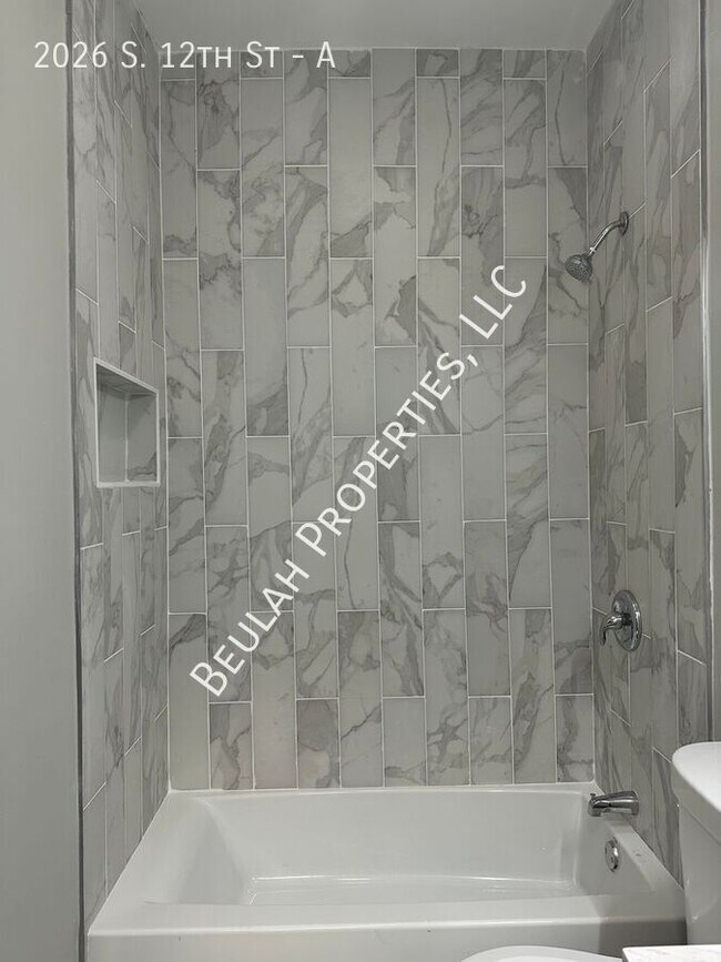 Building Photo - Walkable Soulard 2bd/2ba Townhouse