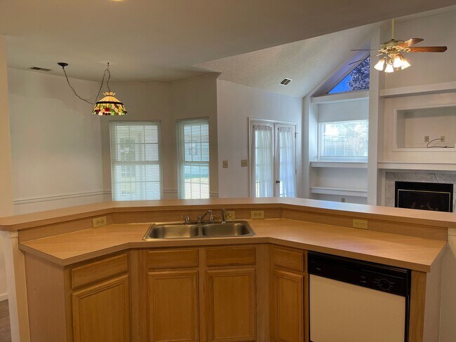 Building Photo - Beautiful 4-Bedroom Ranch in Courthouse Es...