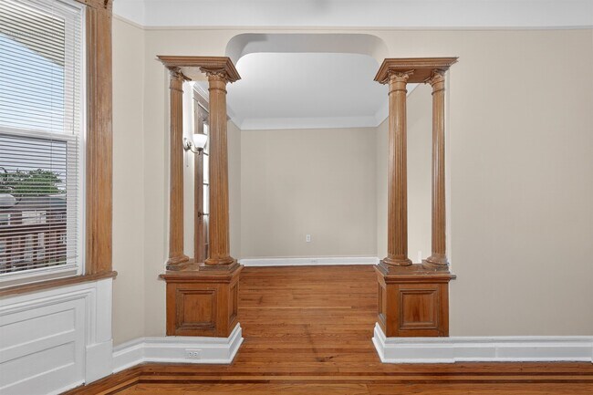 Building Photo - 18 Boyd Ave