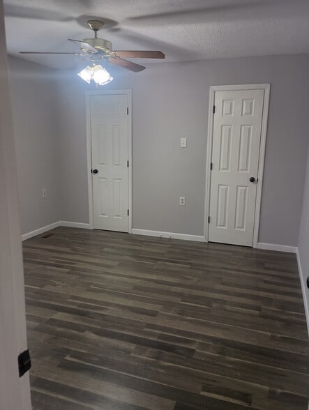 Building Photo - 313 Burnett Station Rd