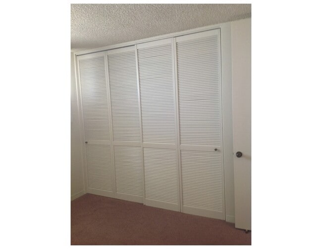 Building Photo - One Bedroom Apt, Excellent Location (Elect...