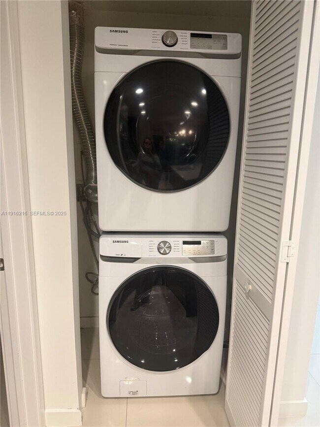 Building Photo - 7825 NW 107th Ave