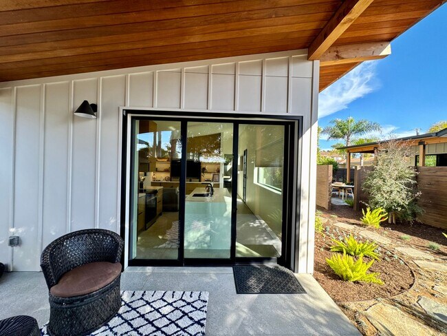 Building Photo - 1910 Raymond Ln