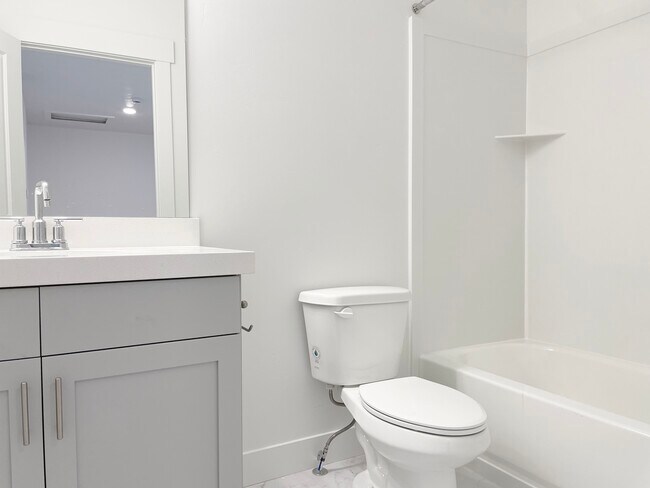 Building Photo - 1599 N 1870 E