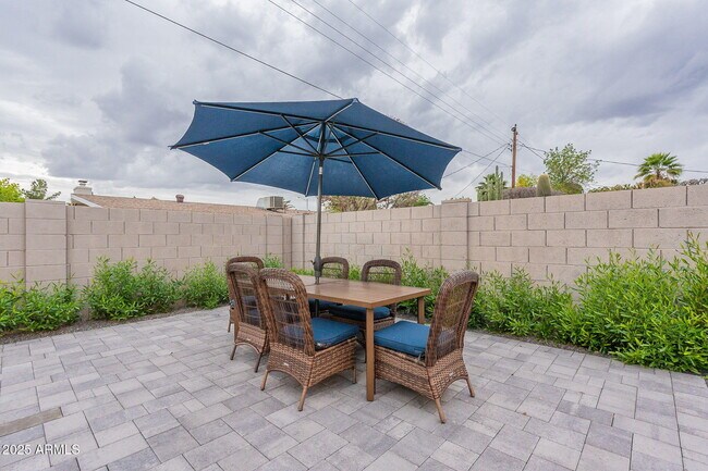 Building Photo - 8725 E Palo Verde Dr