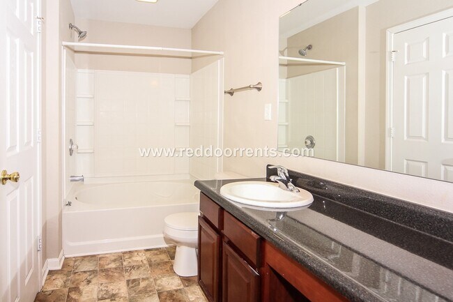 Building Photo - Perfect 3BR 2.5 BA Located Near All Necess...