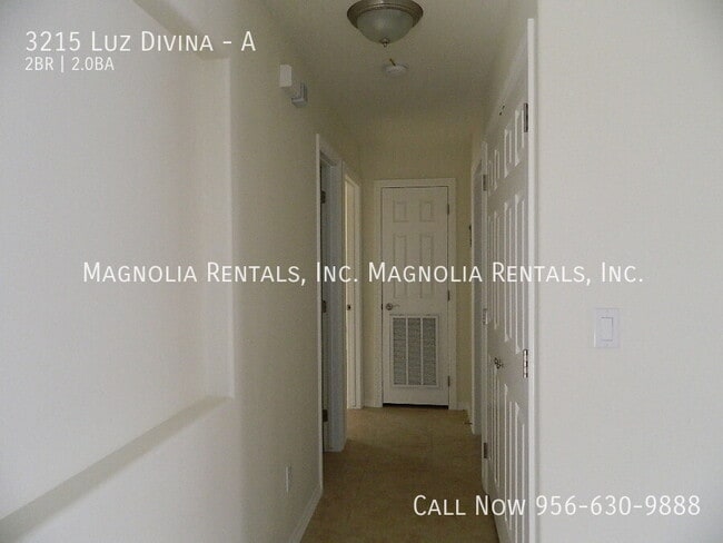 Building Photo - 3215 Luz Divina St