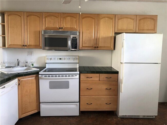 Building Photo - 1750 NE 191st St