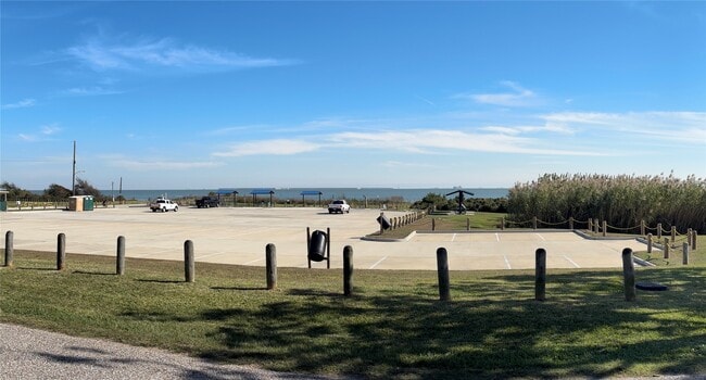 Building Photo - 4911 Oleander St